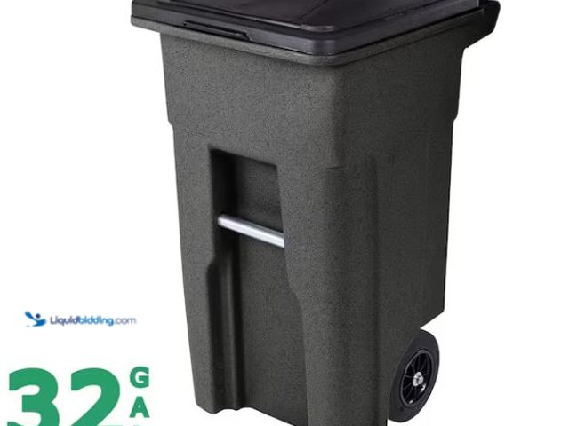 Lot 49-5555428 - Toter 32 Gallon Blackstone Outdoor Trash Can/Garbage Can with Quiet Wheels and Attached Lid, Unused