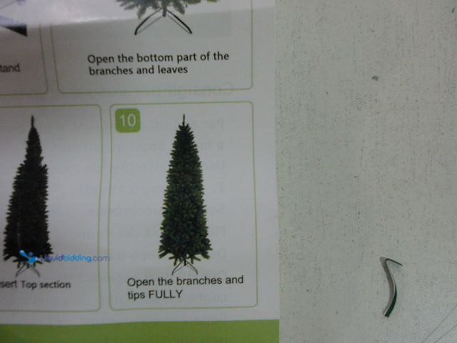 Lot 49-3433485 - SVNVIOZ 6 ft. Artificial Christmas Tree with Metal Stand, Green, Slightly used.   Ref#CRS0209