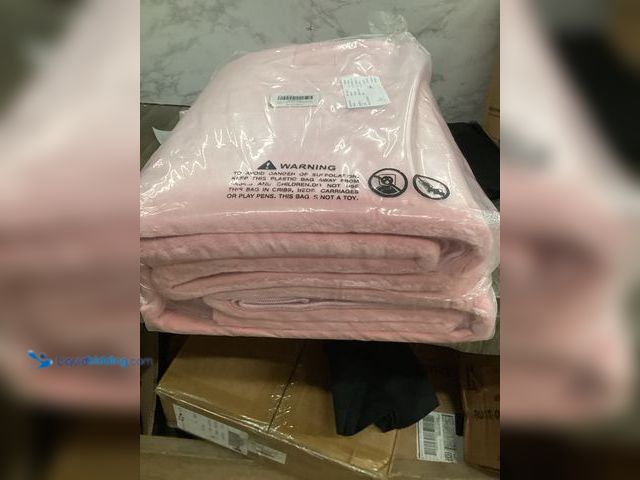 Lot 49-5407802 - Carvapet Edaner Area rug, pink, 6ft x 9 ft unused