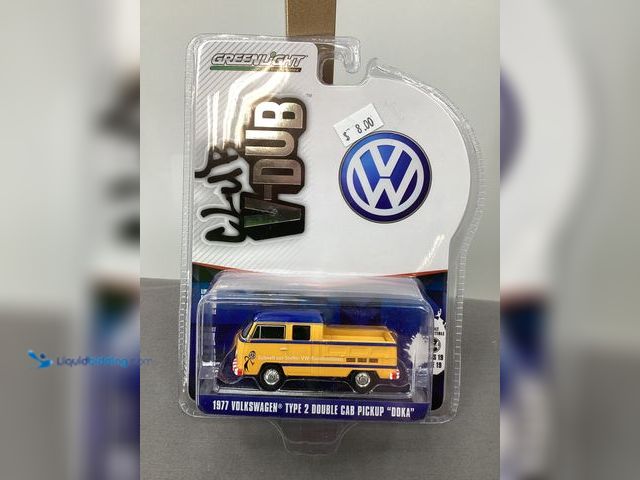 Lot 49-910659 - New Other Greenlight Collectibles “Club V-Dub” Series 19 - 1977 Volkswagen Type 2 Double Cab Pickup ...