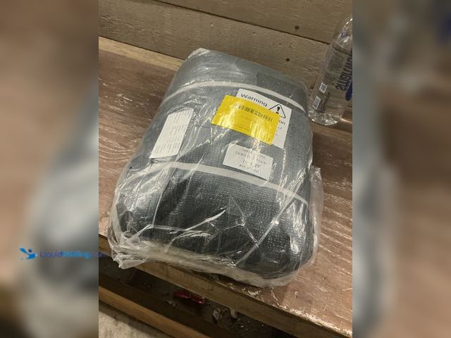 Lot 49-5482087 - 16'x20' Cloth Shade New