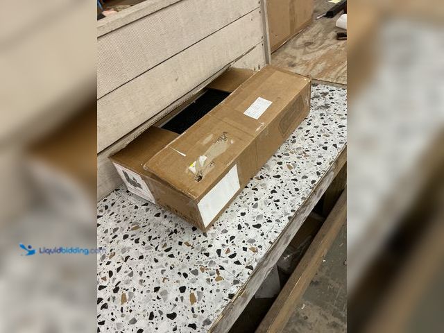 Lot 49-5459436 - Shake Plate Vibration Exercise Machine. Model #B0FLTDFJ6F. Unused and working.