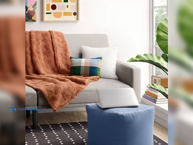 Lot 49-2001398 - Lot of (4) Room Essentials Geometric Jacquard Faux Shearling Throw Blanket Terracotta - Room Essenti...