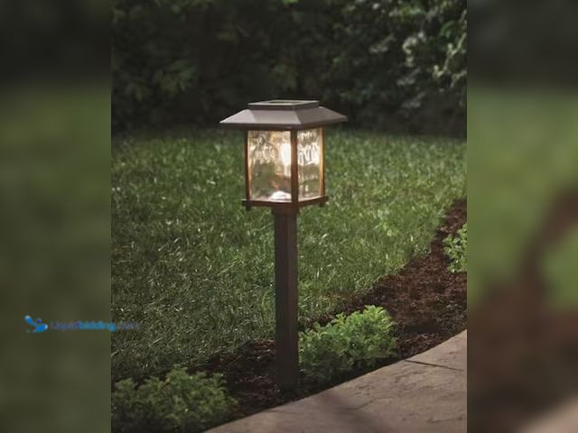Lot 49-2001483 - (4-Pack) Hampton Bay Parkwood 14 Lumen Bronze 2-Tone Finish LED Weather Resistant Outdoor Solar Path...
