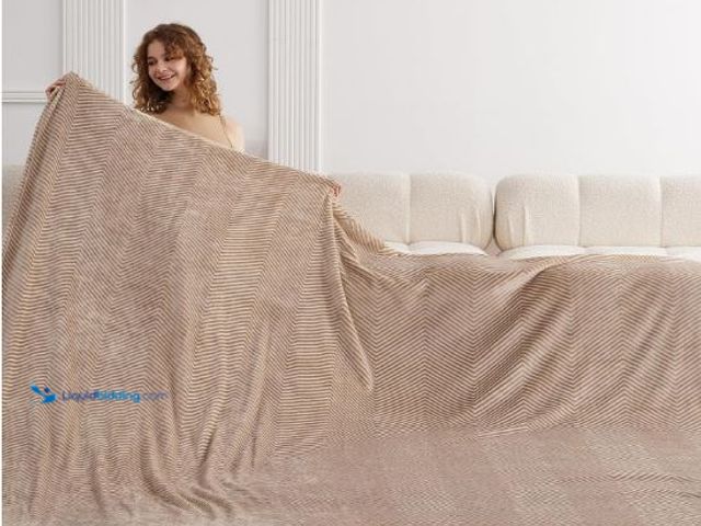 Lot 49-1549151 - Oversized King Fleece Blanket 120x120 Inches, Seamless Soft Cozy 3D Jacquard Flannel Blanket 10'x10'...