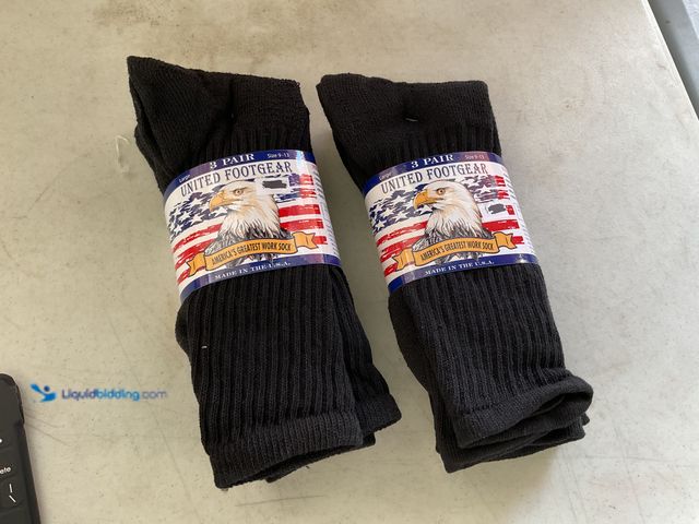 Lot 49-3503750 - Other LOT OF 2 UNITED FOOTGEAR 3 PAIR PER PACK AMERICA’S GREATEST WORK SOCK MADE IN THE USA COLOR BL...