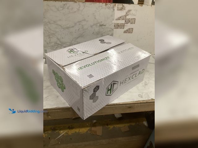 Lot 49-5483469 - HexClad 6-piece Saucepan Set. Model: 859006007076. Unused