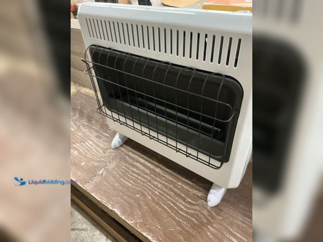 Lot 49-3540091 - Mr. Heater 30,000 BTU Vent Free Blue Flame Propane Heater (scuffs and scratches) (unable to test) Us...