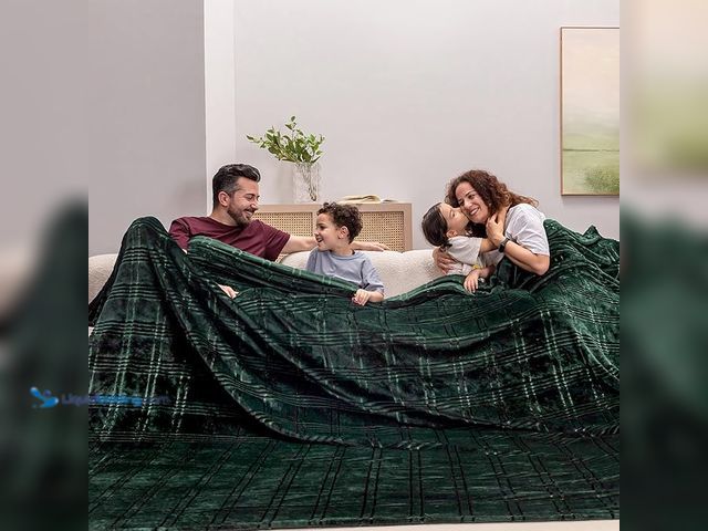 Lot 49-1514374 - COOVA Oversized King Fleece Blanket 120x120 inches, Soft Cozy Warm Giant Extra Large 10'x10' Blanket...