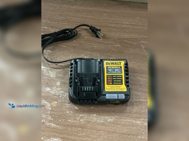 Lot 49-5554170 - DEWALT 20V MAX XR Lithium-Ion 4.0 Ah Battery Pack Unused Works/Powers On