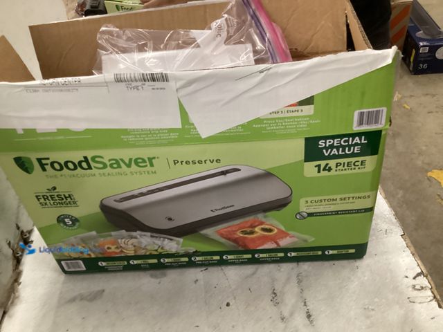 Lot 49-5542813 - FoodSaver 14-Piece Starter Kit with Vacuum Seal Roll and Bags Unused