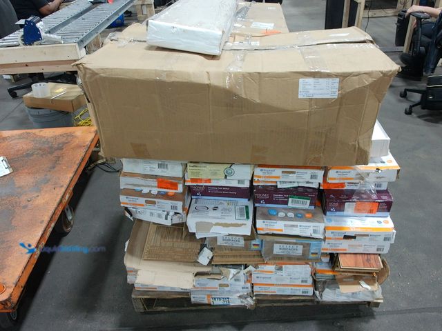 Lot 49-2025179 - Pallet of Miscellaneous Flooring, Various brands and sizes, Unused, Store Return; Returns were sold ...