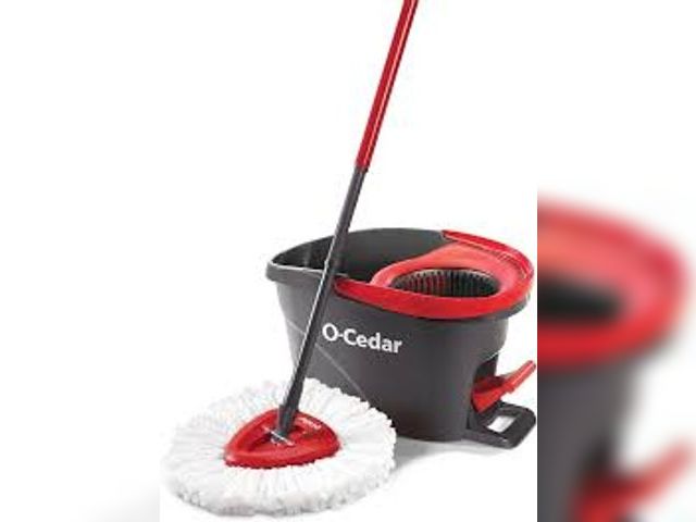 Lot 49-5483910 - O-Cedar EasyWring Microfiber Spin Mop with Bucket System. Model # 148473. Used