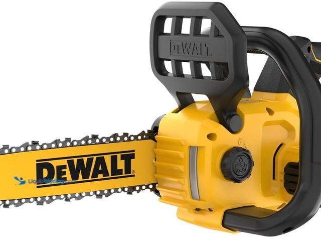 Lot 49-5545672 - DEWALT 20V MAX 12" Cordless Chainsaw Kit with Battery and Charger Included (DCCS621P1), Used with no...