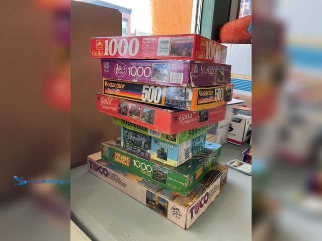 Lot 49-5515542 - Other LOT OF 8 VINTAGE PUZZLES APPEAR TO BE COMPLETE INCLUDES 500 TO 1000 PCS BOUGHT FROM A LONG TIM...