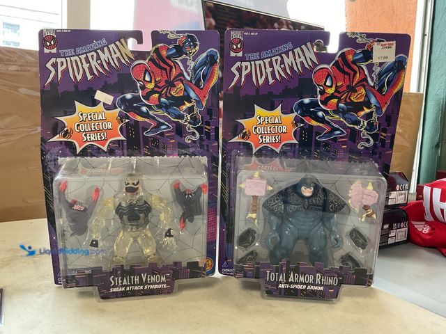 Lot 49-1505563 - COLLECTIBLE 2  AMAZING SPIDER-MAN SPECIAL COLLECTOR SERIES ACTION FIGURES IN ORIGINAL PACKAGES INCLU...