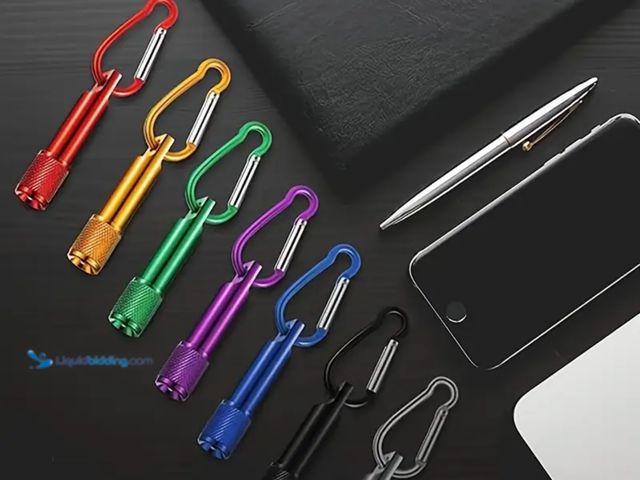 Lot 49-1814172 - New Lot of 22 keychain flashlights