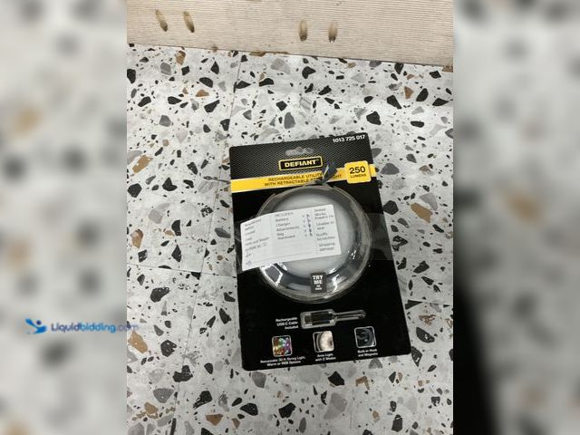 Lot 49-5489005 - QTY 2 - YMMV Defiant 250-Lumens 2-in 1 Multi-functional Rechargeable Utility light. New