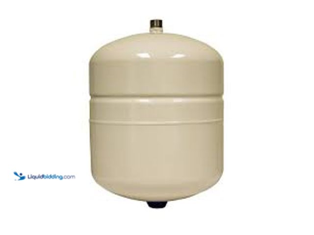 Lot 49-5483396 - Everbilt 4.5 Gal Thermal Expansion Tank. Model # HDET4G. Used