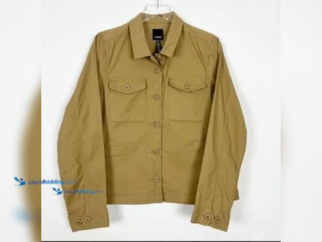 Lot 49-1569078 - VUORI Ripstop Jacket Women's in Wheat, Size Large Model #840159732373, Unused.  Ref#AMARELIST