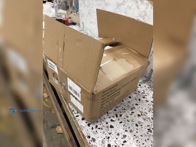 Lot 49-5460620 - Weighted Blanket 88''x104'' 27lb White Item is used.