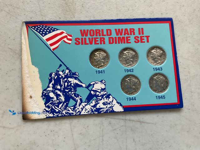 Lot 49-1505559 - WORLD WAR II SILVER DIME SET 5 COINS IN CARDBOARD DISPLAY 1941-1945 90% SILVER #COINS1211
