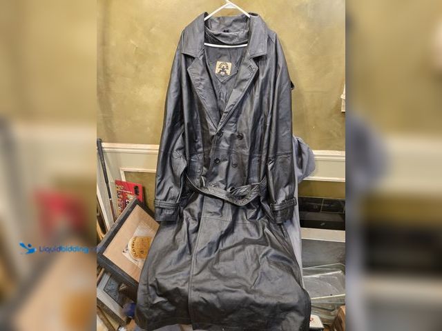 Lot 49-1805580 - 1 PHASE 2 FULL LENGTH LEATHER TRENCH COAT Ladies full  length leather belted trench coat.  size: 2x ...