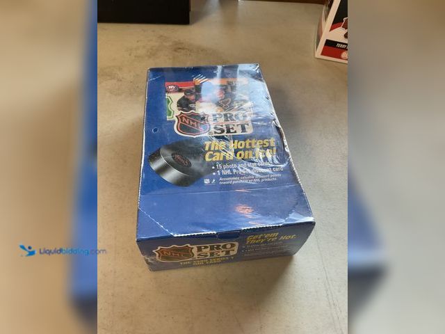 Lot 49-1505420 - COLLECTIBLE FACTORY SEALED 1990 NHL PRO SET SERIES 1 WAX PACK BOX OF 36 PACKS #COINS0122
