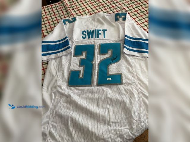 Lot 49-1505915 - COLLECTIBLE AWESOME DETROIT LIONS DEANDRE SWIFT AUTOGRAPHED STITCHED JERSEY WITH JSA COA #COINS1211