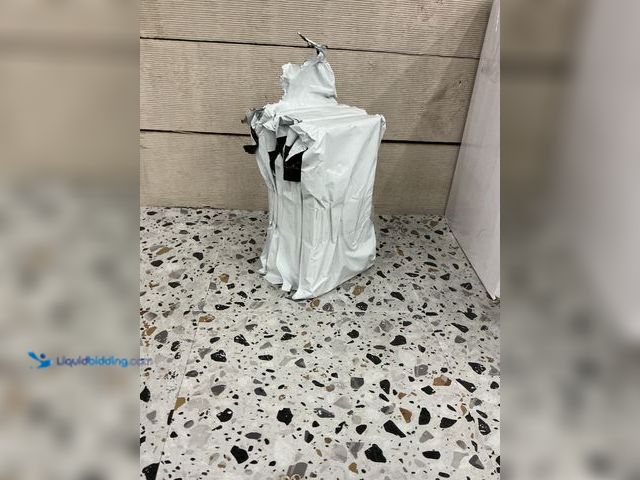 Lot 49-3531210 - QTY 4 - Fun Cat i Phone 15 Pro Screen protectors. Sealed