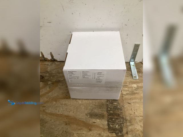 Lot 49-3528710 - (Qty 2) Install latch kit. Item unused