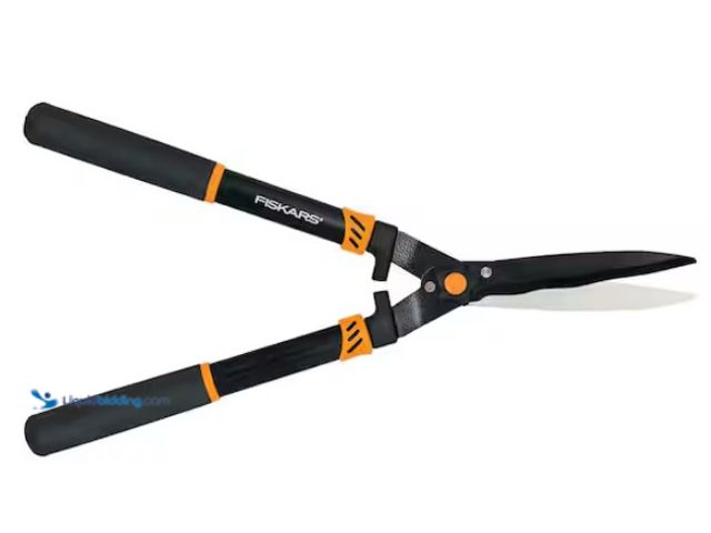 Lot 49-1515630 - Fiskars 9 in. Power-Lever Steel Blade Telescoping Steel Handle Hedge Shears and Fiskars
22 in. Wavy...