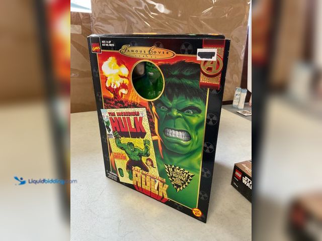 Lot 49-1811304 - COLLECTIBLE MARVEL COMICS FAMOUS COVERS THE INCREDIBLE HULK 8 INCH ULTRA ACTION FIGURE