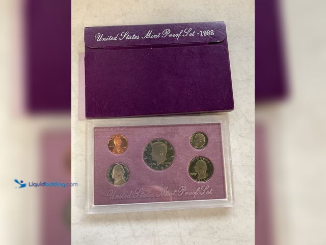 Lot 49-1816035 - 1988 UNITED STATES MINT PROOF SET 5 COINS IN HARD PLASTIC CASE