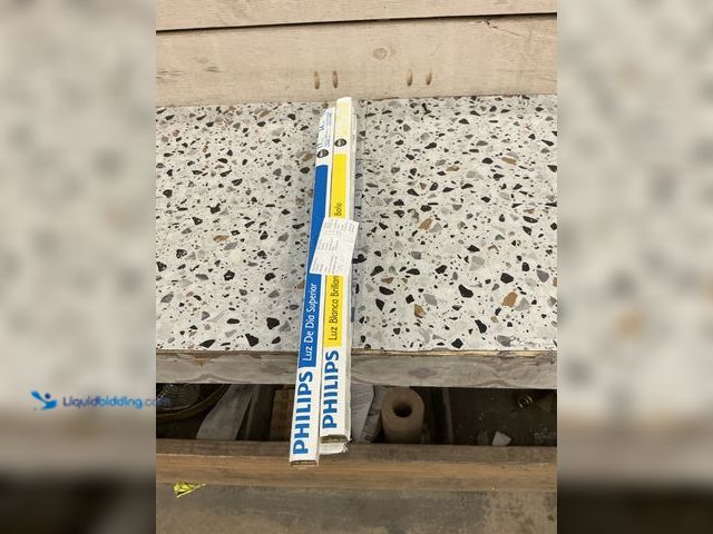 Lot 49-5476324 - 17 Watt 4pk Daylight Bulbs. Item is Unused