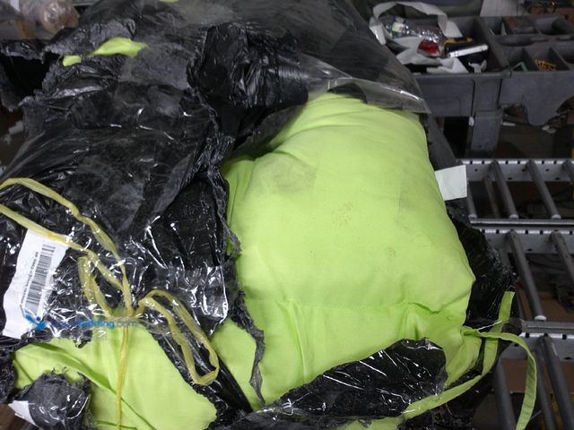 Lot 49-1517557 - Outdoor Patio Furniture Bench Cushions, Green, Unused   Ref#MTMED-0804