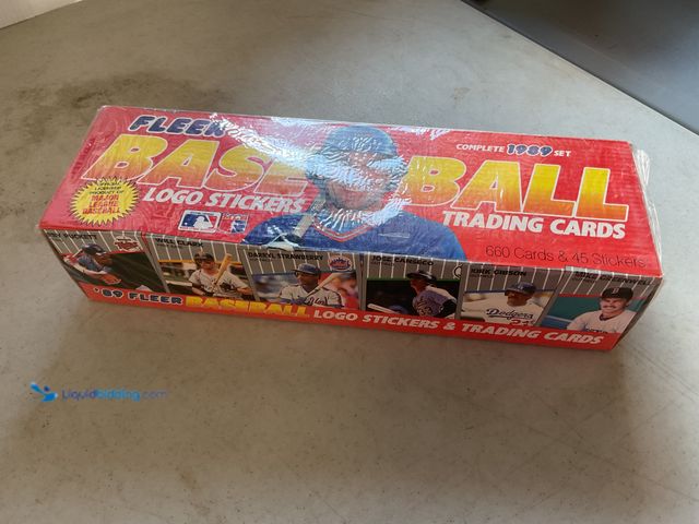 Lot 49-1505504 - COLLECTIBLE FACTORY SEALED 1989 FLEER BASEBALL COMPLETE 660 CARD SET INCLUDING DARRYL STRAWBERRY AND...
