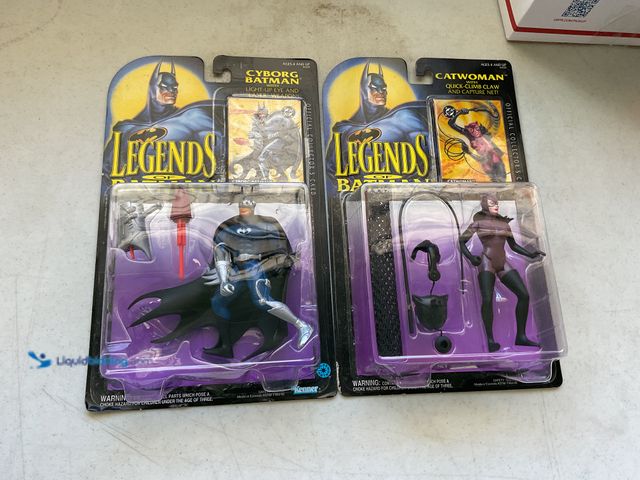 Lot 49-3503988 - LOT OF 2 LEGENDS OF BATMAN ACTION FIGURES IN ORIGINAL PACKAGES INCLUDING CYBORG BATMAN AND CATWOMAN