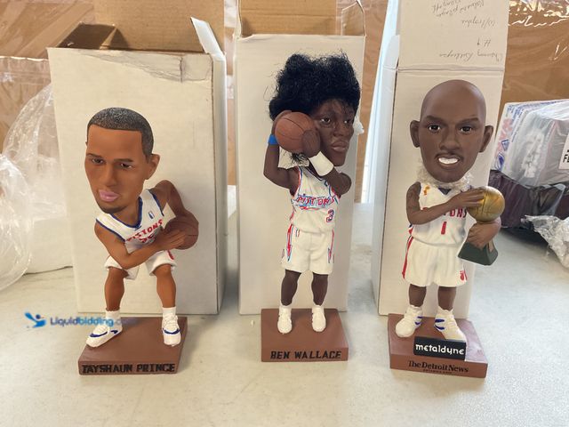 Lot 49-1811342 - COLLECTIBLE PISTONS BOBBLE HEADS IN ORIGINAL BOXES INCLUDING CHAUNCEY BILLUPS, BEN WALLACE AND TAYSH...