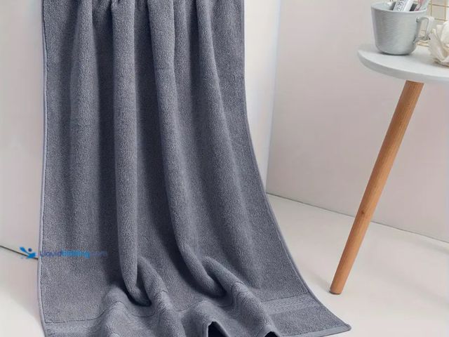 Lot 49-1800253 - 8PC 100% Cotton Towel Set.