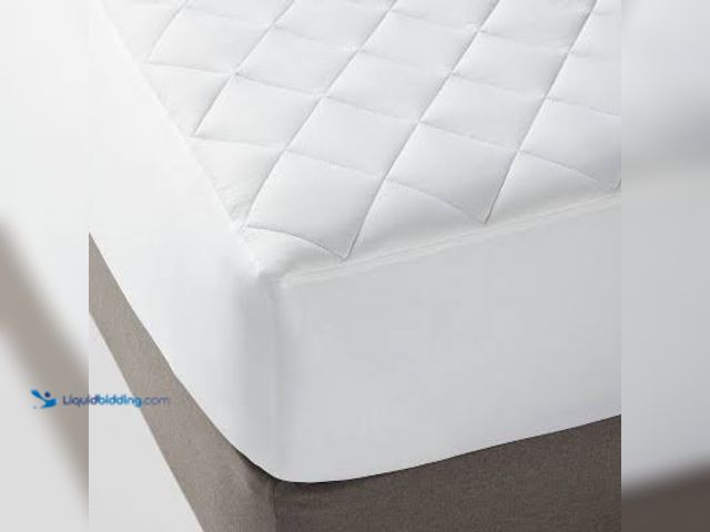 Lot 49-3566960 - Memory Foam Bed Threshold Topper (white) Unused