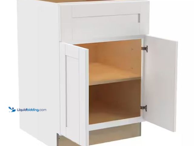 Lot 49-5478563 - Contractor Express Cabinets
Arlington Vesper White Plywood Shaker Stock Assembled Base Kitchen Cabi...