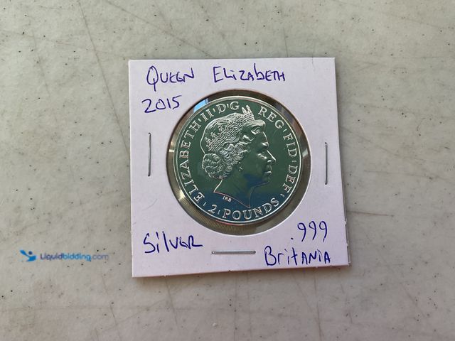 Lot 49-1505531 - QUEEN ELIZABETH 2015 .999 BRITANNIA 1 OZ SILVER COIN #COINS1211