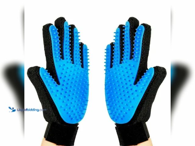Lot 49-3471054 - Pet Hair Removal Gloves 1 Pair Blue - NEW - Great for removing hair from pets, carpet, furniture or ...