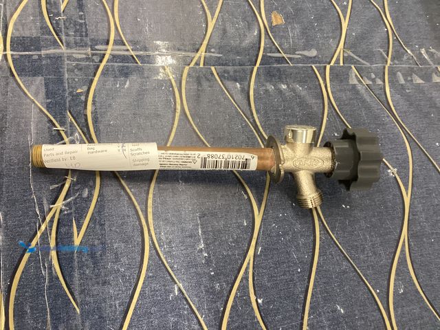 Lot 49-5490182 - Prier Products Diamond 8-in L x 1/2-in MIP Brass Anti-Siphon Frost Resistant Half turn Sillcock
Ite...