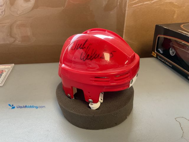 Lot 49-1830599 - COLLECTIBLE AMAZING AUTOGRAPHED MINI HELMET BY NICKLAS LIDSTORM DETROIT RED WINGS WITH JSA COA AMAZI...