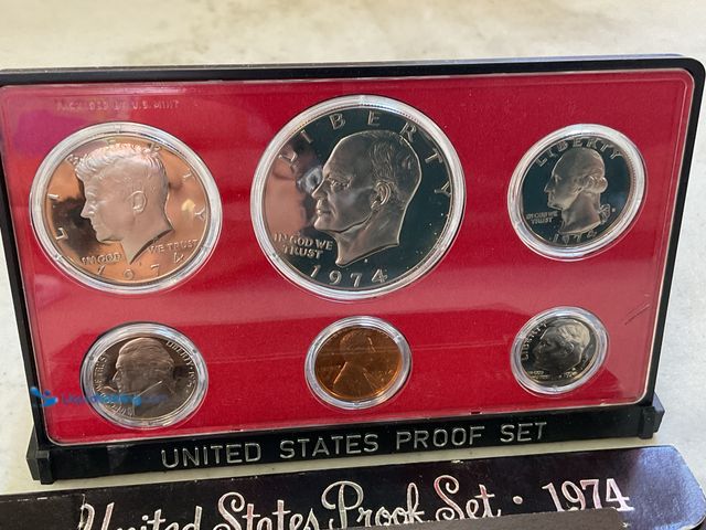 Lot 49-910417 - 1974 UNITED STATES PROOF SET 6 COINS IN HARD PLASTIC CASE AND ORIGINAL SLEEVE