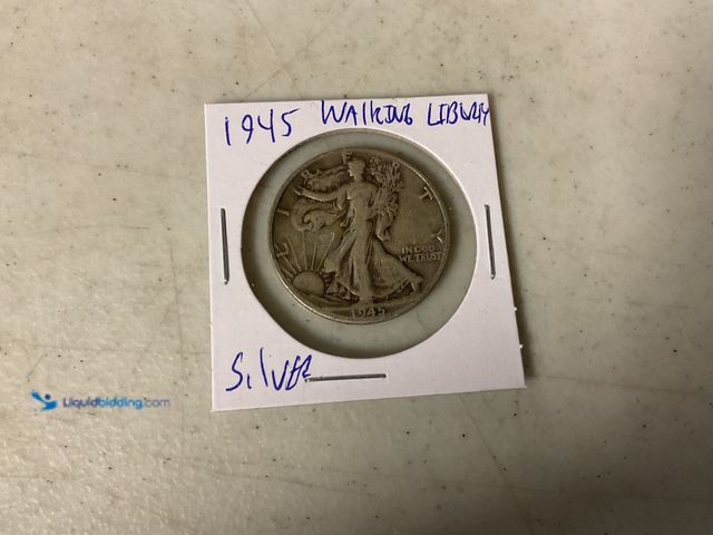 Lot 49-1830727 - 1945 WALKING LIBERTY HALF DOLLAR COIN 90% SILVER #COINS0219