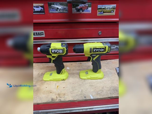 Lot 49-1910259 - Impact and Drill ,plus battery