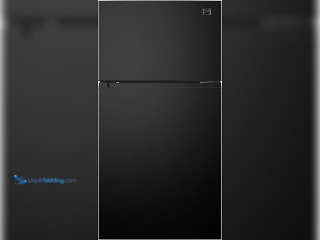 Lot 49-5476365 - Kenmore 33" Top Mount Refrigerator with Freezer - Adjustable Shelving, Humidity-Controlled Crispers,...